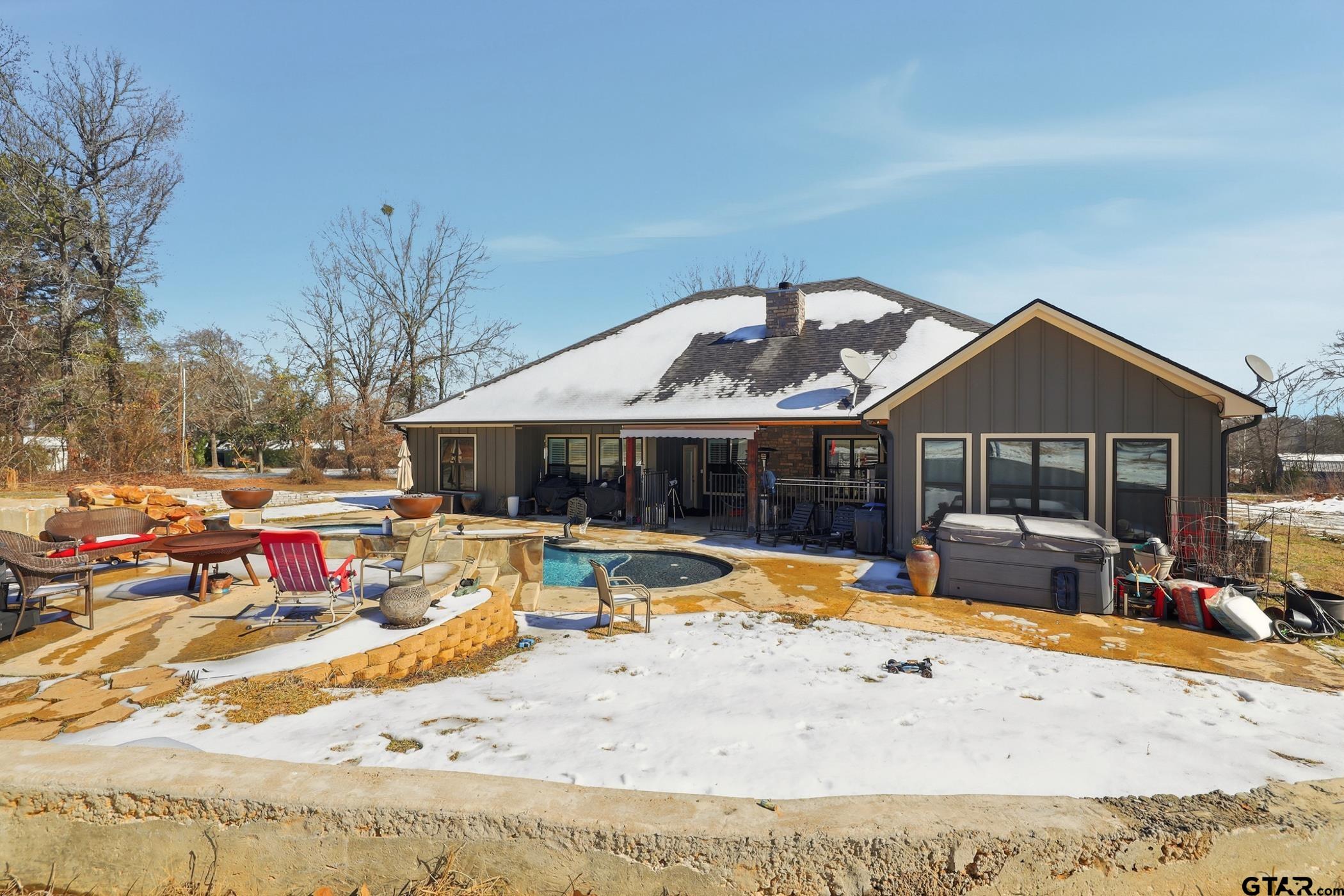 847 Calloway Road Marshall, TX 75670 - Photo 28 of 33 a view of a house with swimming pool