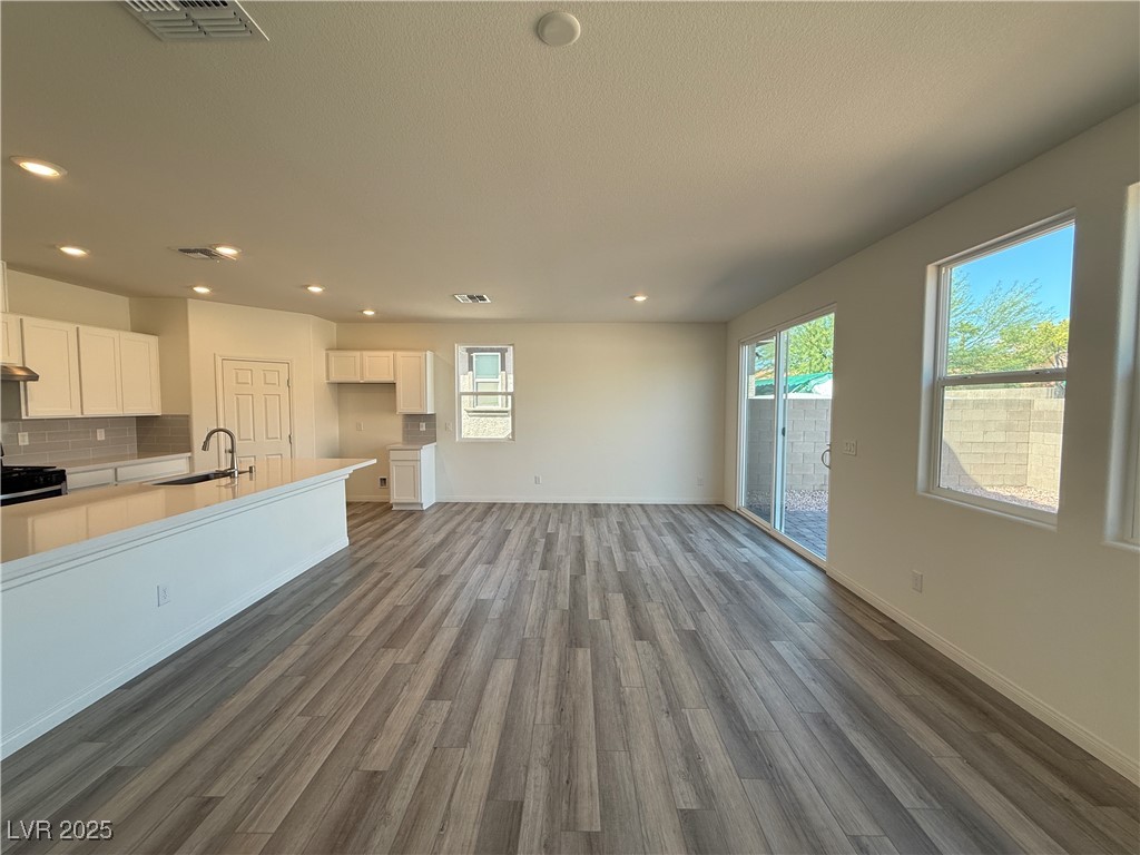 8762 Sand Verbena Avenue Las Vegas, NV 89117 - Photo 2 of 29