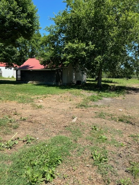 4909 Kedron Road Columbia, TN 38401 - Photo 3 of 13 a view of a backyard
