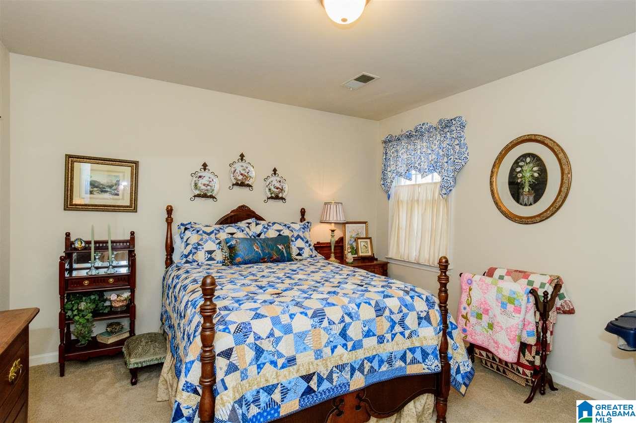 102 Colonial Circle Alabaster, AL 35007 - Photo 24 of 36