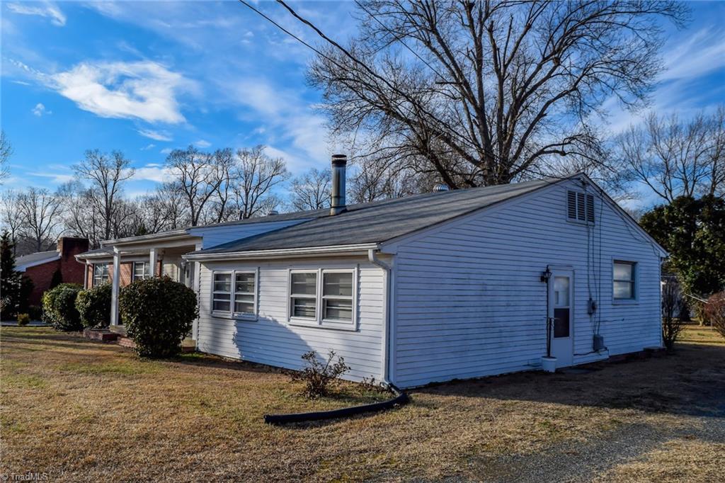 915 Ritters Lake Road Greensboro, NC 27406 - Photo 2 of 24 Gallery Image 2