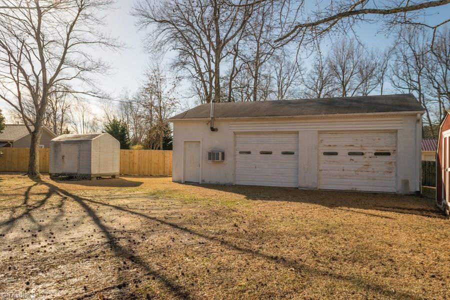 915 Ritters Lake Road Greensboro, NC 27406 - Photo 4 of 24 Gallery Image 4