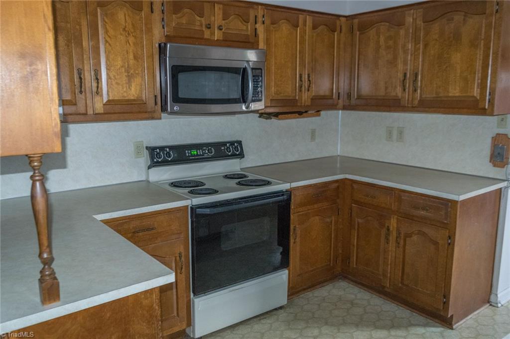 915 Ritters Lake Road Greensboro, NC 27406 - Photo 10 of 24 Gallery Image 10
