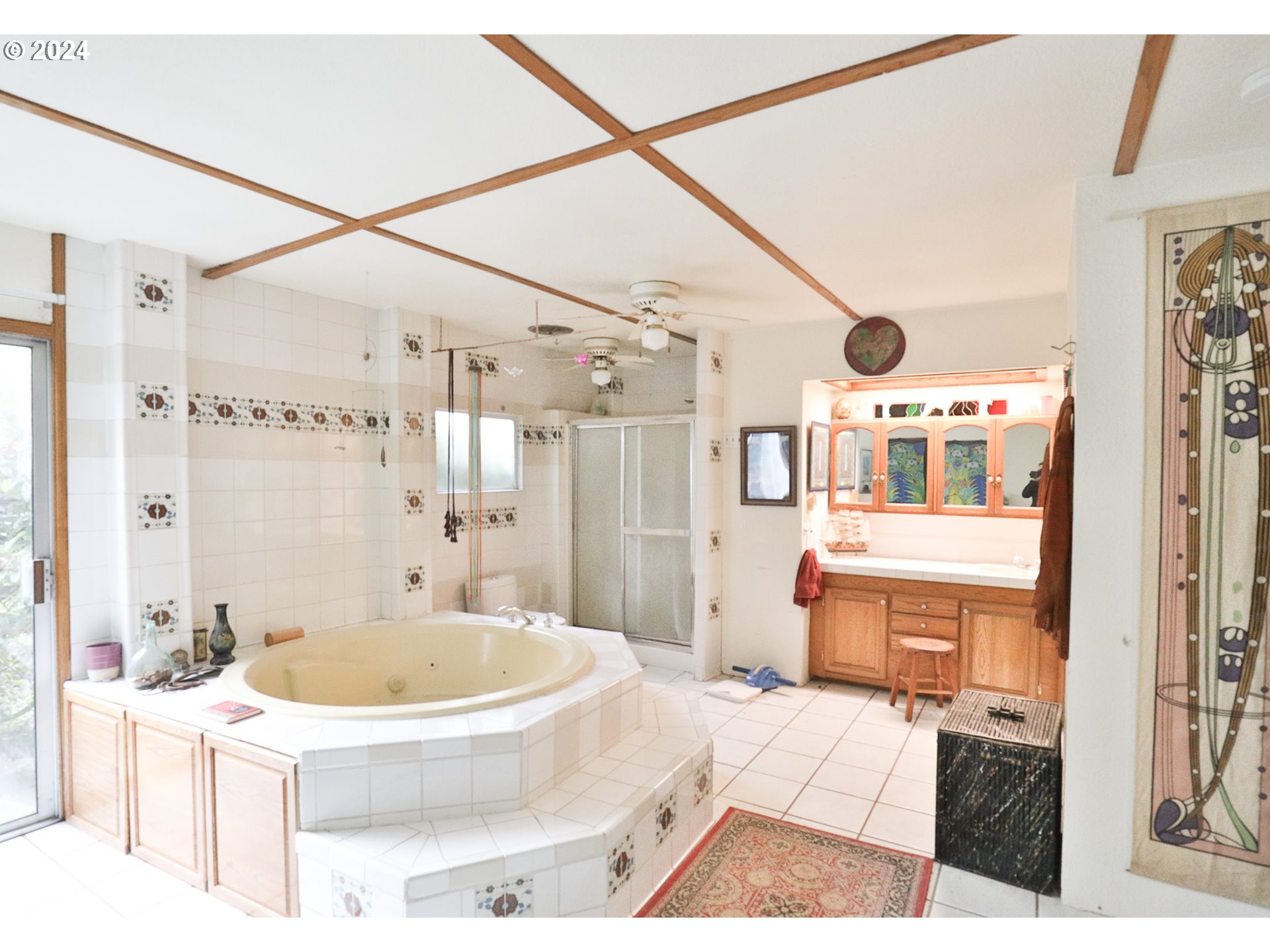 2073 Inland Way Springfield, OR 97477 - Photo 12 of 21 a bathroom with a tub a sink and a shower