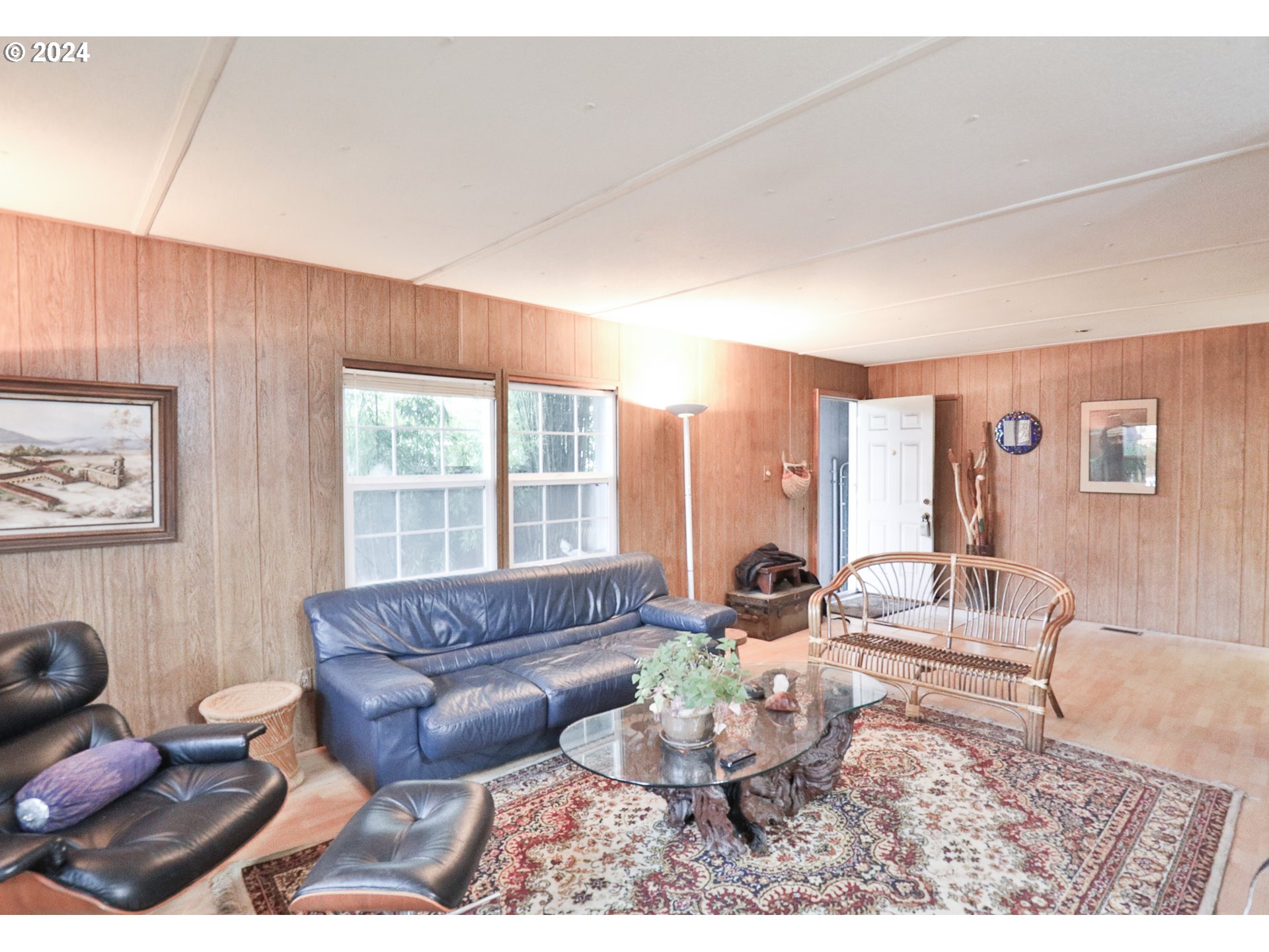 2073 Inland Way Springfield, OR 97477 - Photo 3 of 21 a living room with furniture and a large window