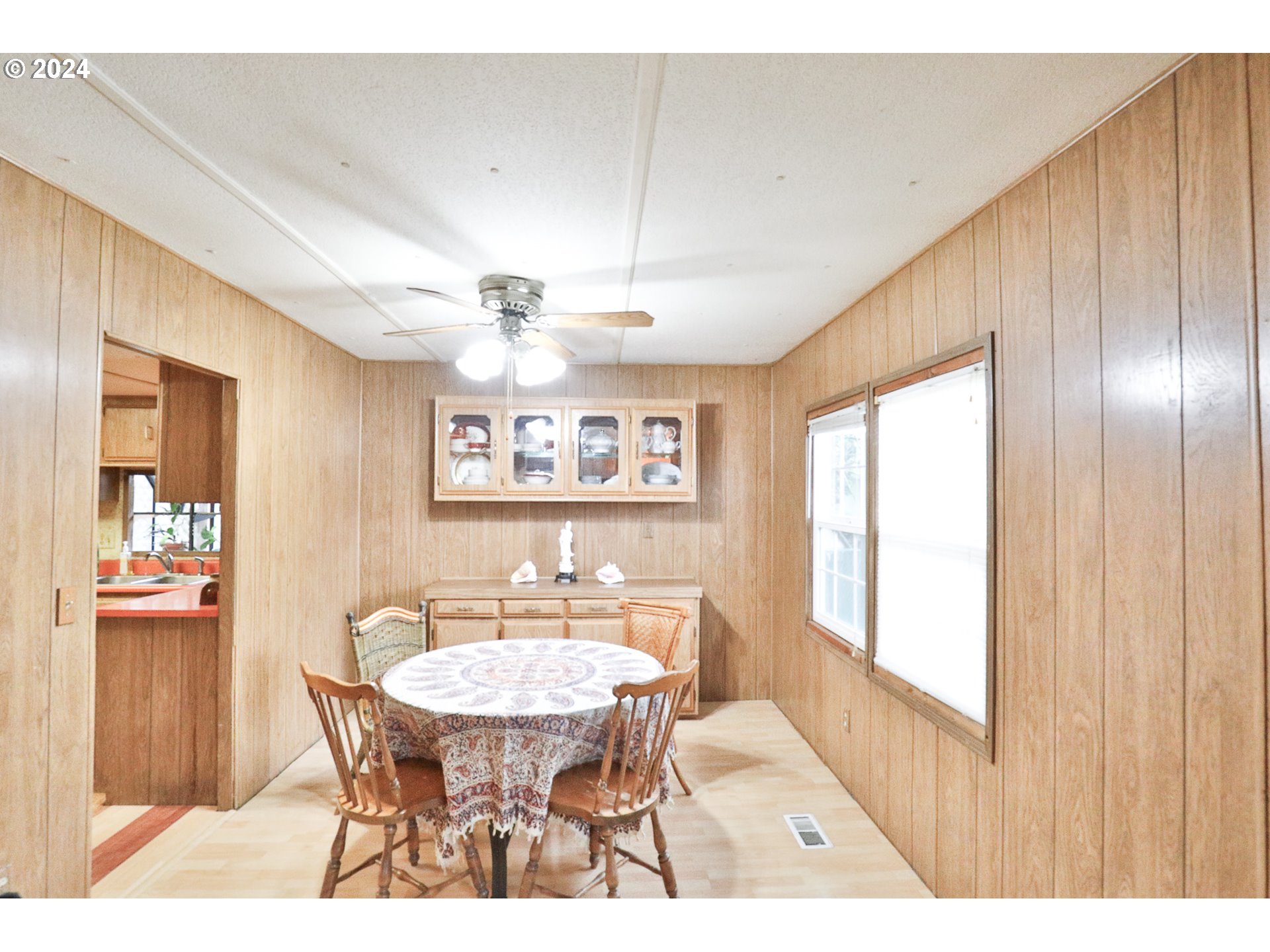 2073 Inland Way Springfield, OR 97477 - Photo 7 of 21 a dining room with furniture and window