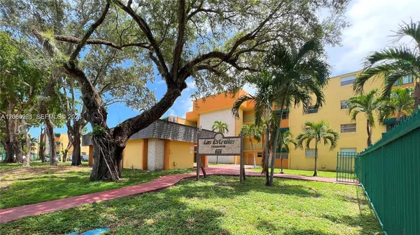$1,900 | 666 West 81st Street, Unit 303, Hialeah, FL 33014