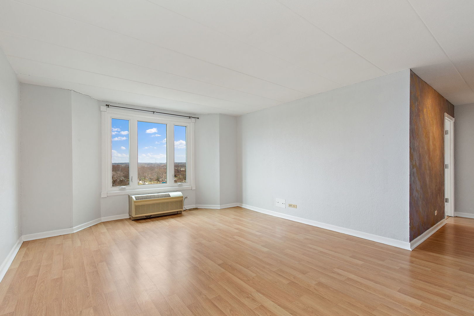 1 Renaissance Place, Unit 702 Palatine, IL 60067 - Photo 5 of 10 a view of an empty room with a window