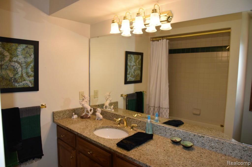 5405 Abbey Drive Rochester, MI 48306 - Photo 53 of 94 BedroomBath (Large).jpg