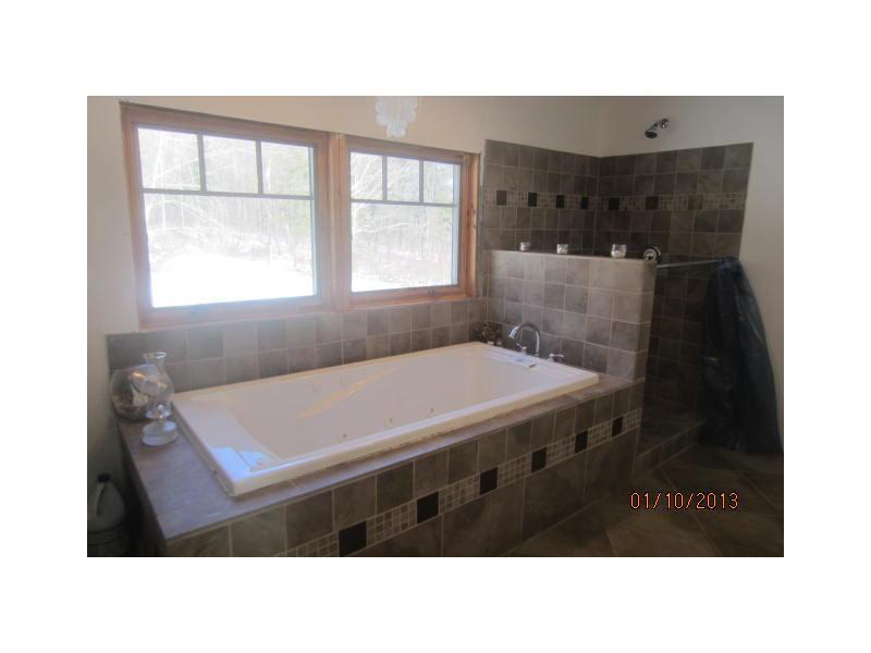 672 Gardiner Road Dresden, ME 04342 - Photo 22 of 35 Bathroom.