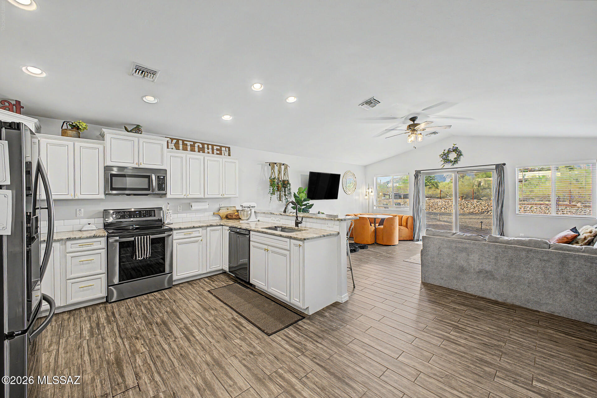 1146 West Las Lomitas Road Tucson, AZ 85704 - Photo 12 of 50 Kitchen and living area