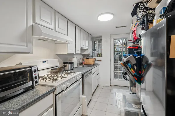$3,670 | 1373 Quincy Street Northwest, Washington, DC 20011