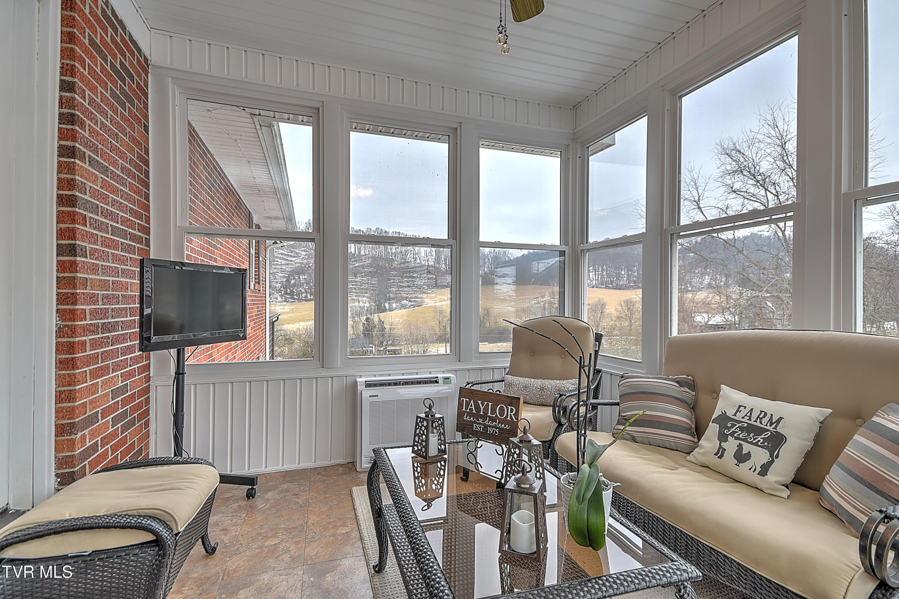 215 Taylor Road Blountville, TN 37617 - Photo 14 of 41 215 Taylor Rd TV-31