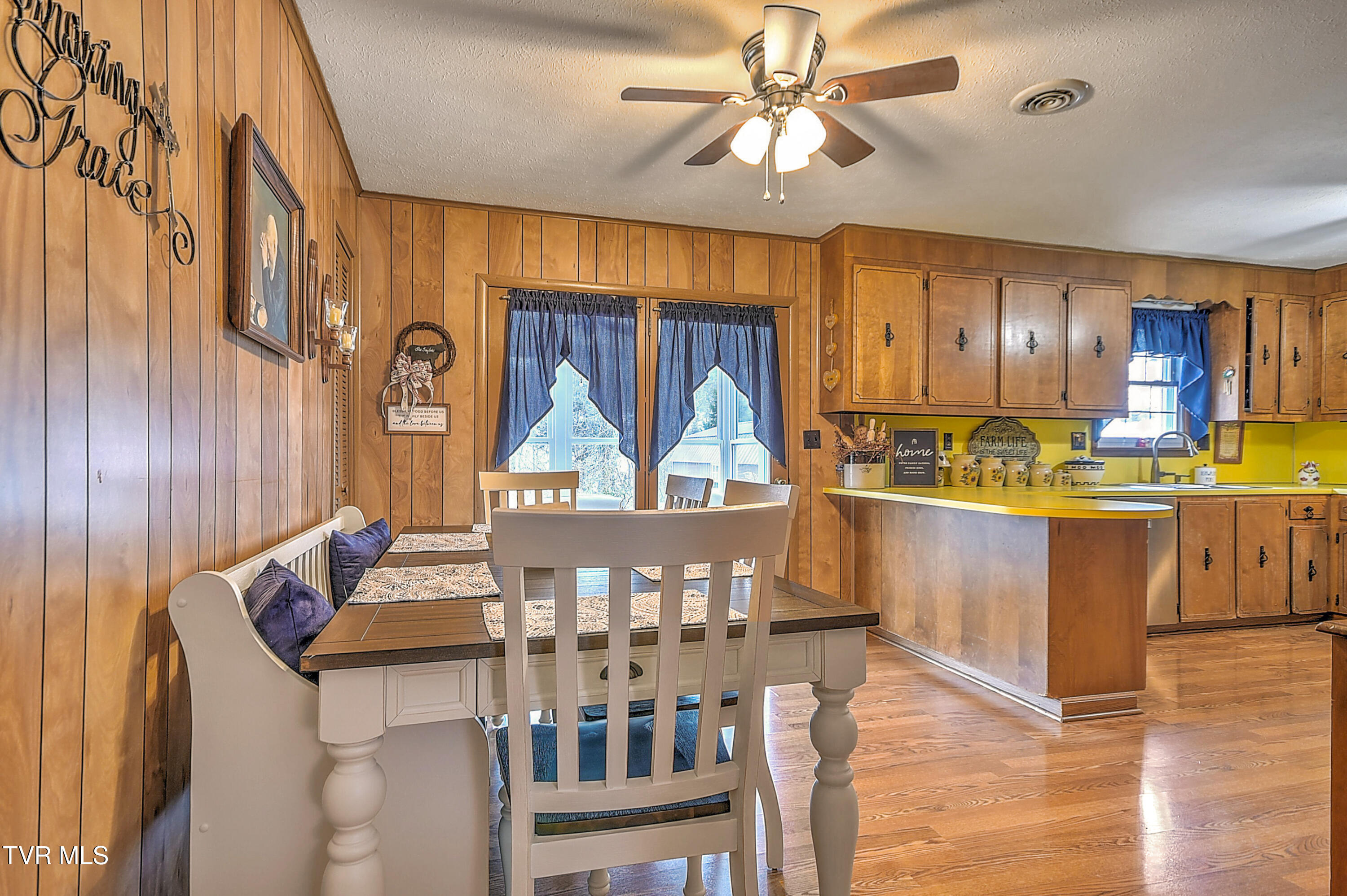 215 Taylor Road Blountville, TN 37617 - Photo 5 of 41 215 Taylor Rd TV-4