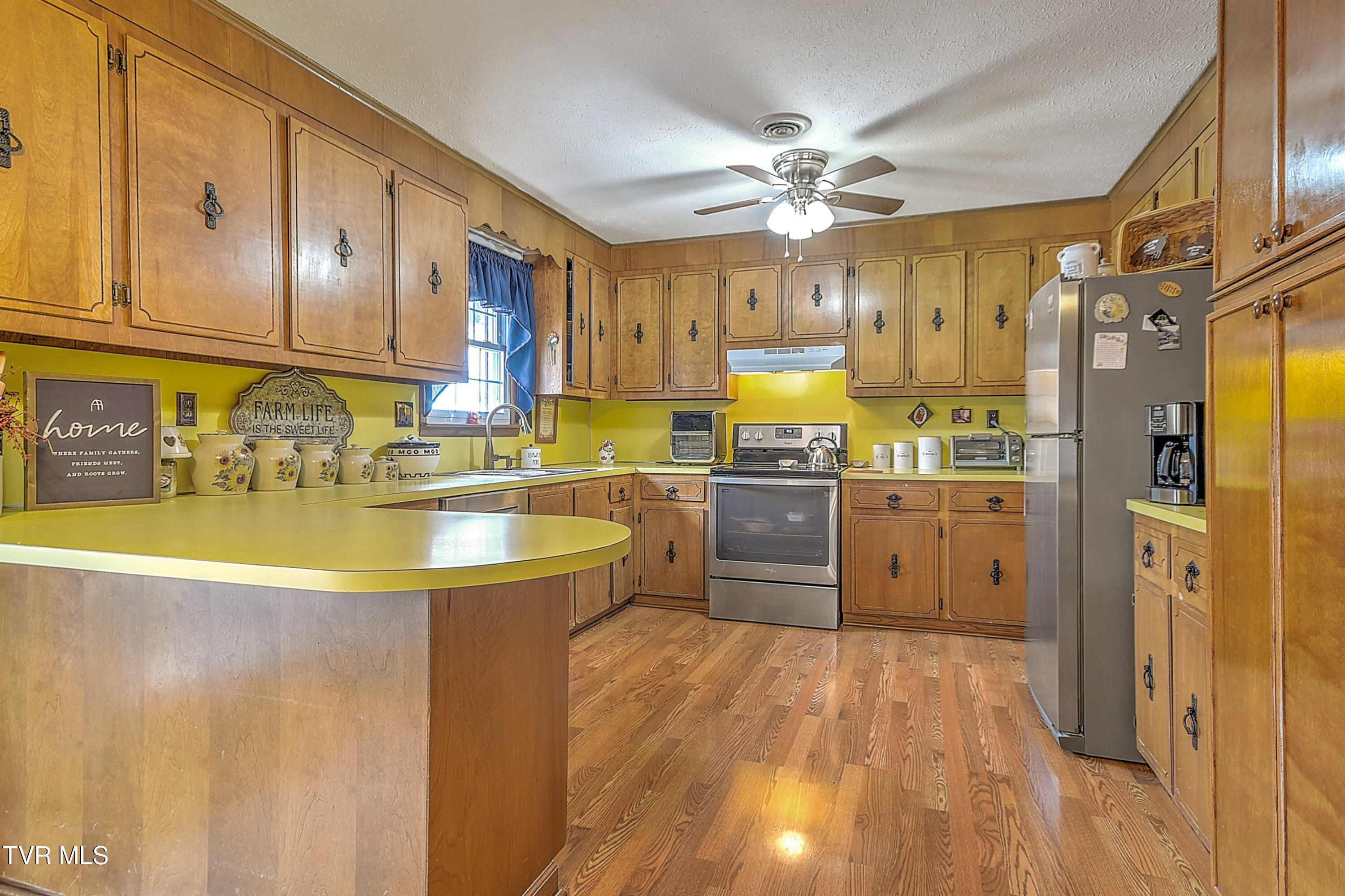 215 Taylor Road Blountville, TN 37617 - Photo 6 of 41 215 Taylor Rd TV-6