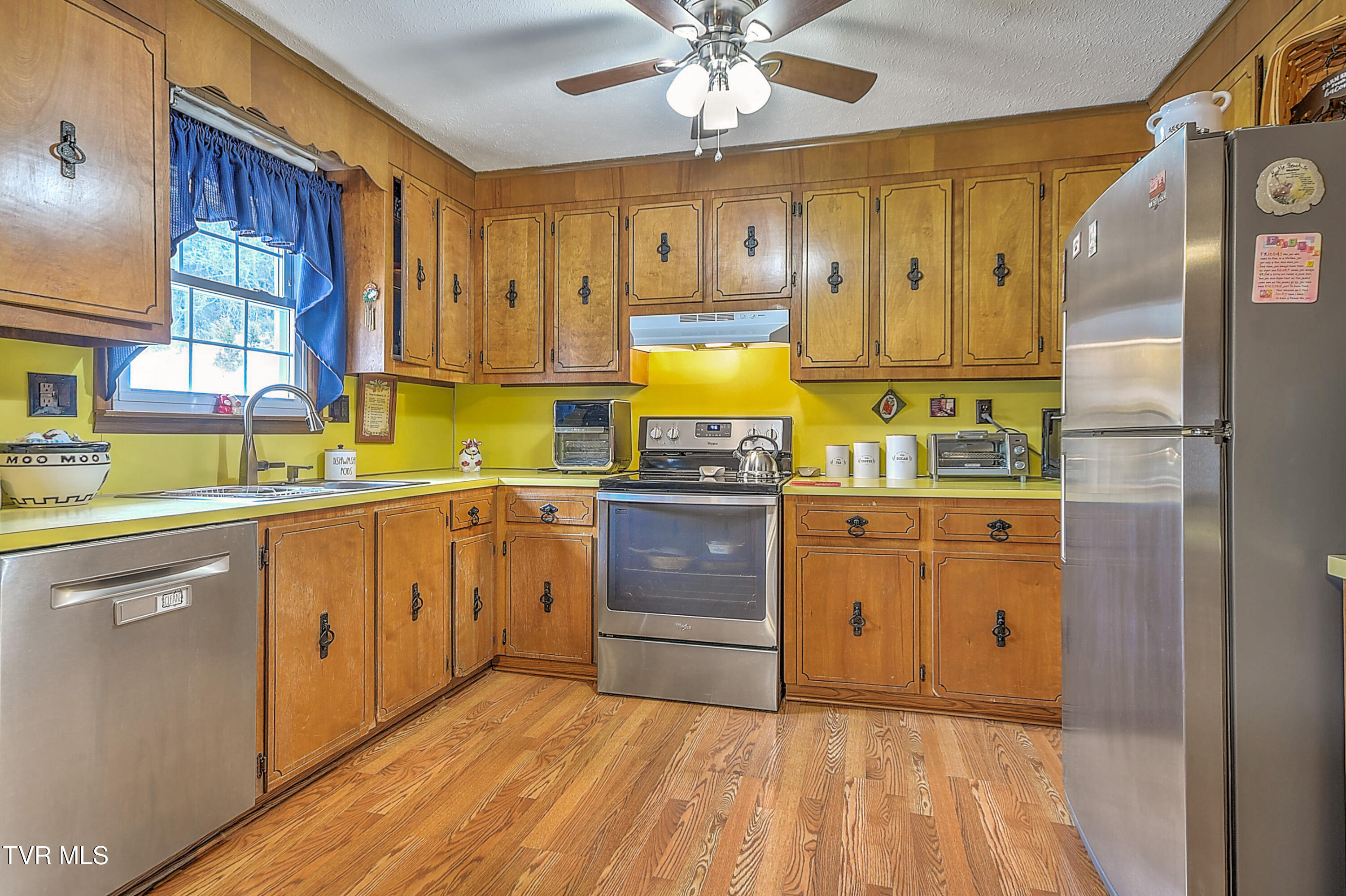 215 Taylor Road Blountville, TN 37617 - Photo 7 of 41 215 Taylor Rd TV-7