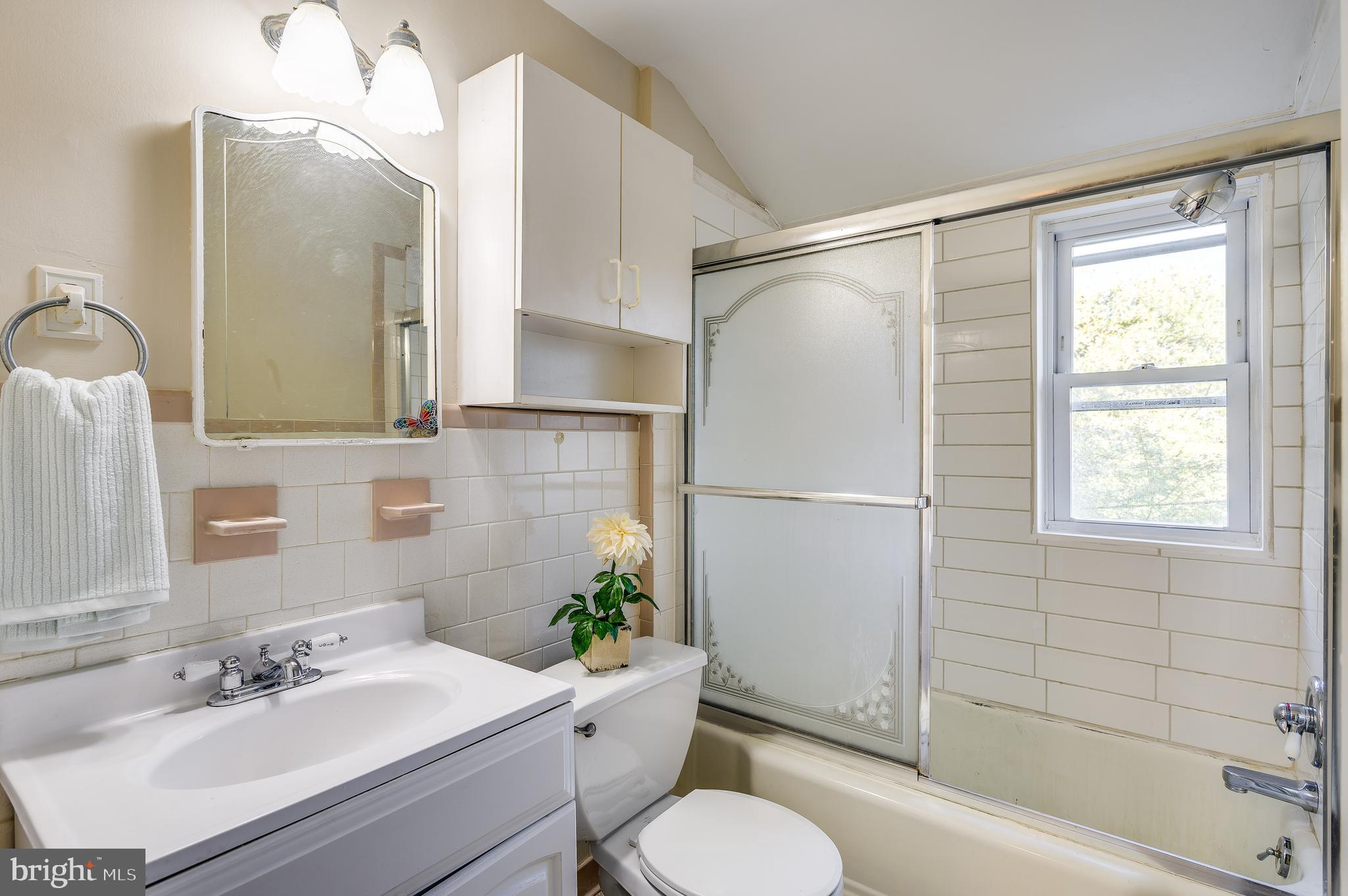 8605 Pleasant Plains Road Towson, MD 21286 - Photo 26 of 30 Updated tile in bathroom