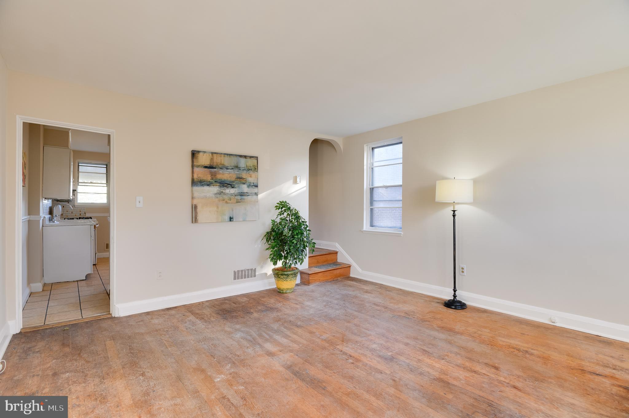 8605 Pleasant Plains Road Towson, MD 21286 - Photo 10 of 30 Living Room