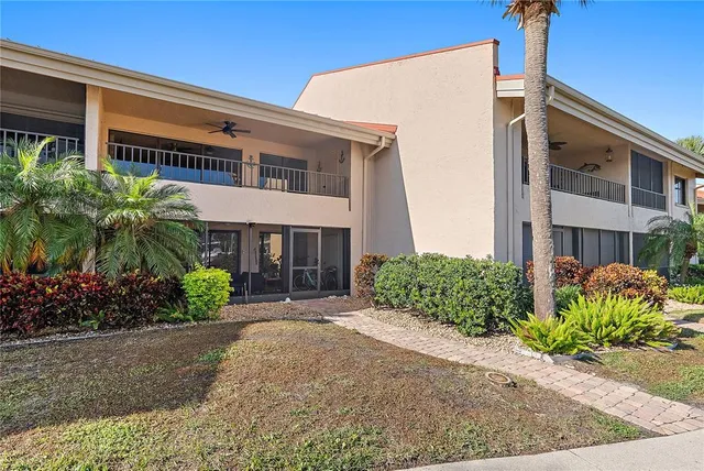 $655,000 | 4780 Brittany Drive South, Unit 11, St. Petersburg, FL 33715