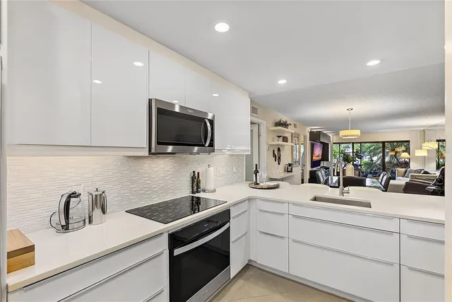 $655,000 | 4780 Brittany Drive South, Unit 11, St. Petersburg, FL 33715