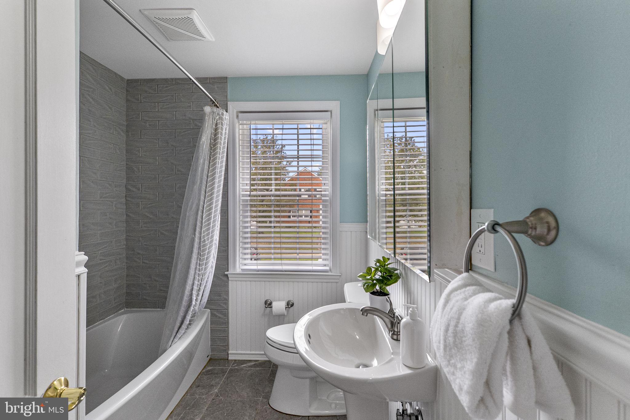 1541 Doxbury Road Baltimore, MD 21286 - Photo 24 of 37 a bathroom with a tub sink and mirror