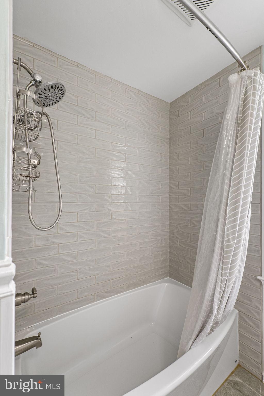 1541 Doxbury Road Baltimore, MD 21286 - Photo 26 of 38 Oversized tub/shower combination