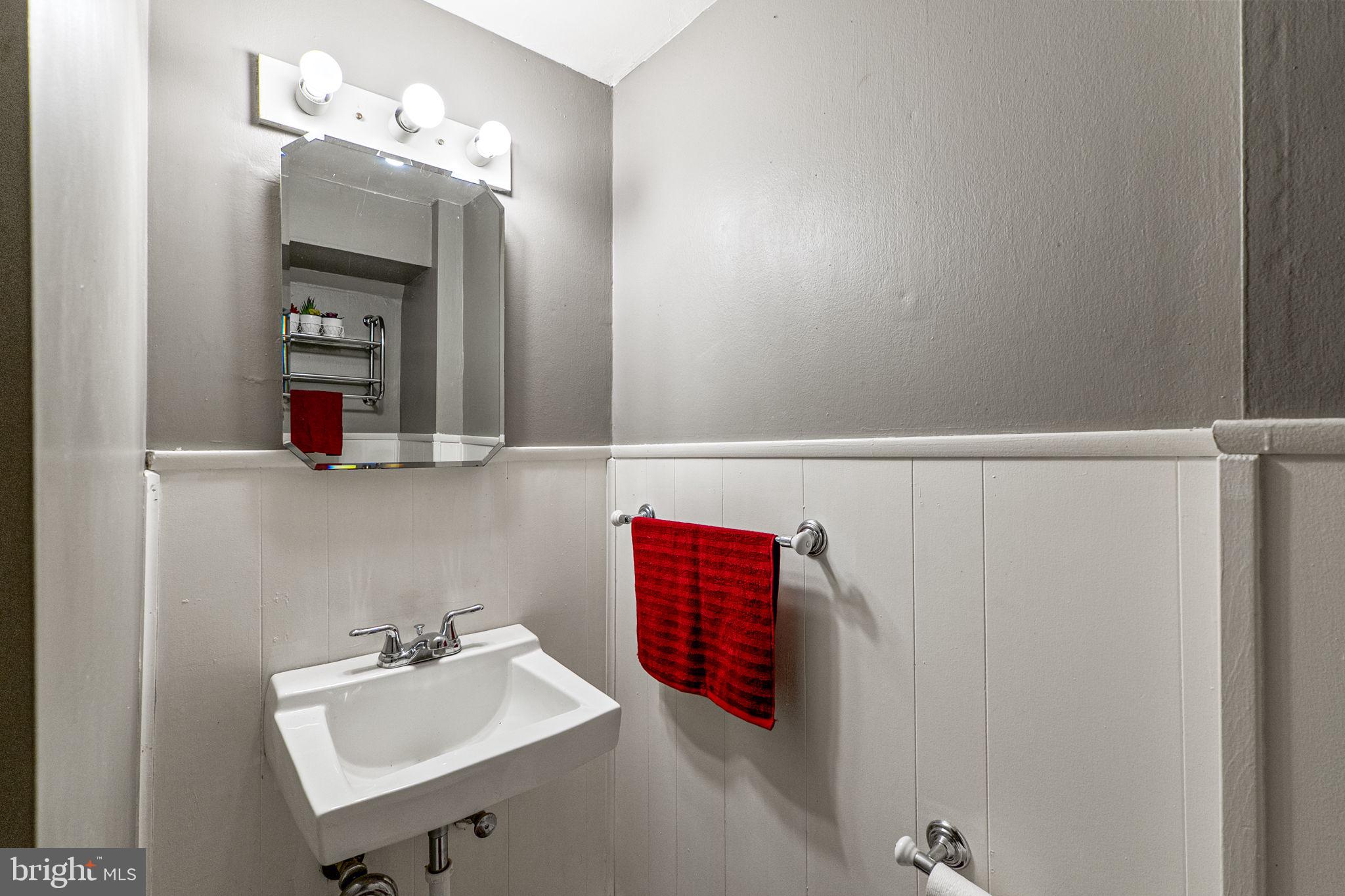 1541 Doxbury Road Baltimore, MD 21286 - Photo 36 of 37 a bathroom with a sink vanity and mirror