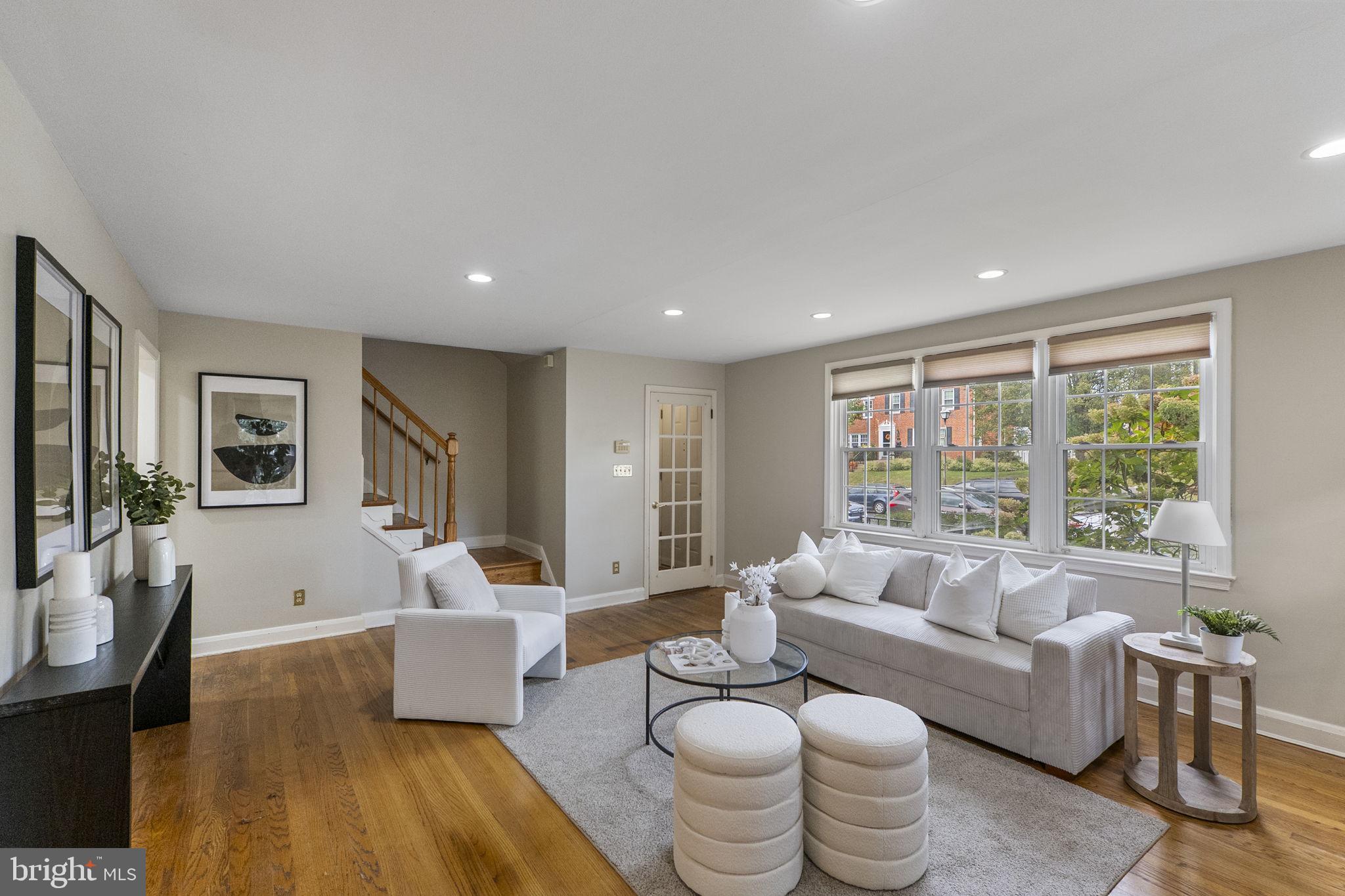 1541 Doxbury Road Baltimore, MD 21286 - Photo 7 of 38 Living Room