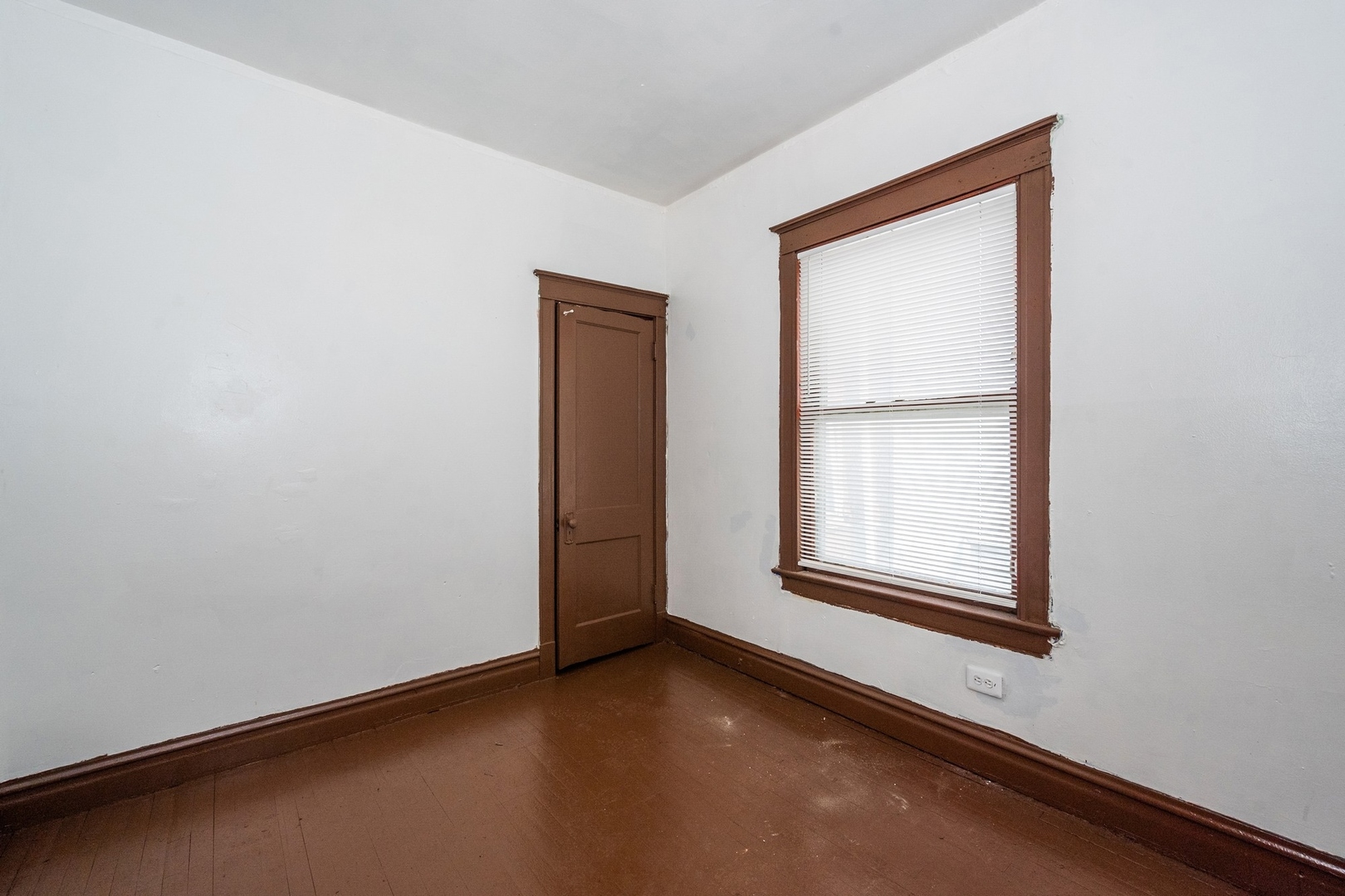 7348 South Indiana Avenue Chicago, IL 60619 - Photo 5 of 11 an empty room with windows and closet