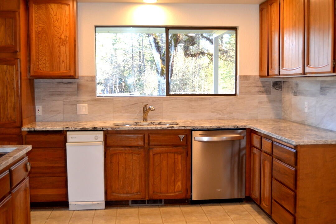 754 Cedar Flat Road Williams, OR 97544 - Photo 10 of 44 DSC_2596-001