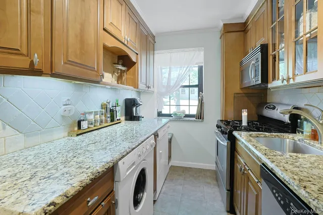 $319,000 | 1279 California Road, Unit 2L, Eastchester, NY 10709