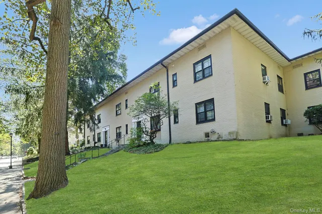 $319,000 | 1279 California Road, Unit 2L, Eastchester, NY 10709