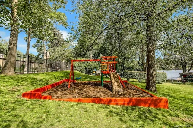 $319,000 | 1279 California Road, Unit 2L, Eastchester, NY 10709