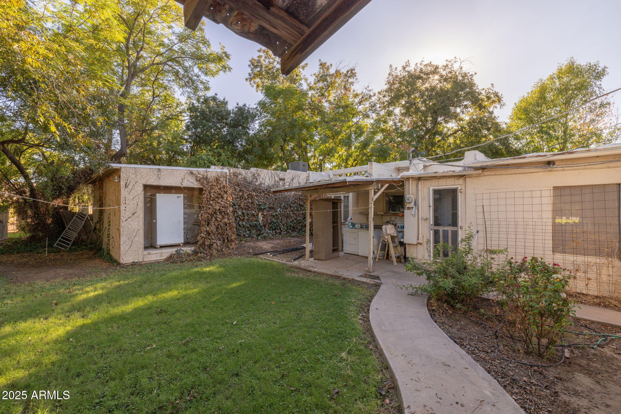 333 South Cooper Road Chandler, AZ 85225 - Photo 51 of 68 a front view of house with a garden and patio