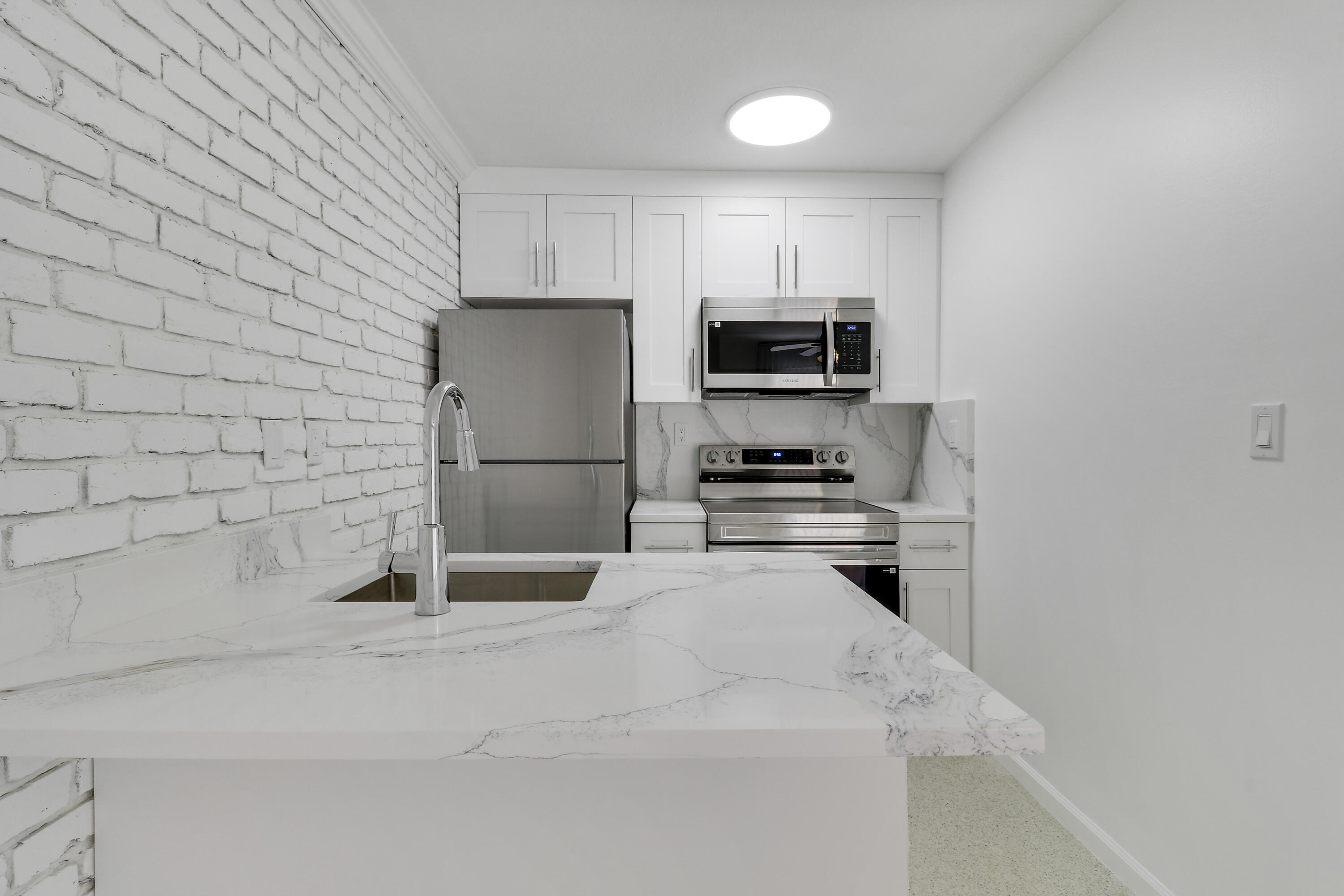 704 Omar Road, Unit 6 West Palm Beach, FL 33405 - Photo 6 of 17 House-30