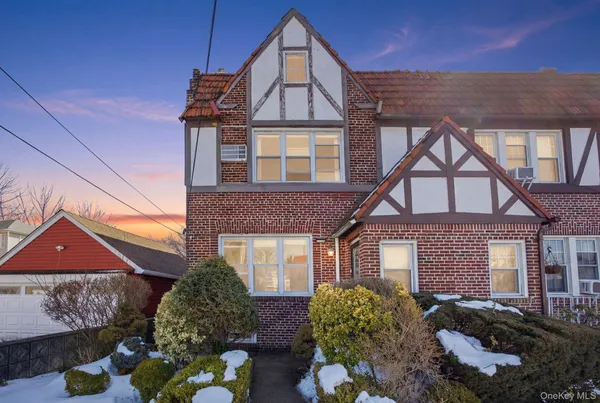 $1,068,000 | 147-40 33rd Avenue | Murray Hill - Flushing