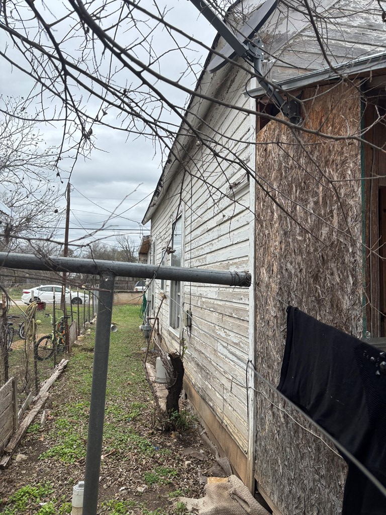 725 Swigert Street Kerrville, TX 78028 - Photo 13 of 17