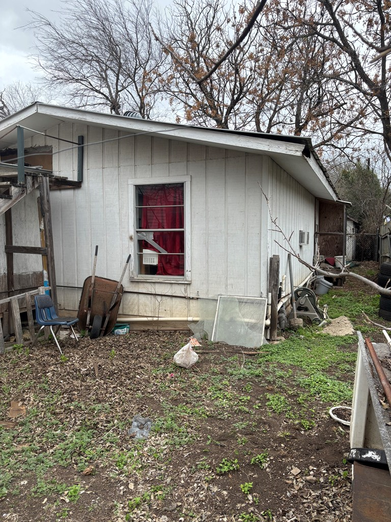 725 Swigert Street Kerrville, TX 78028 - Photo 15 of 17 a view of a house with backyard