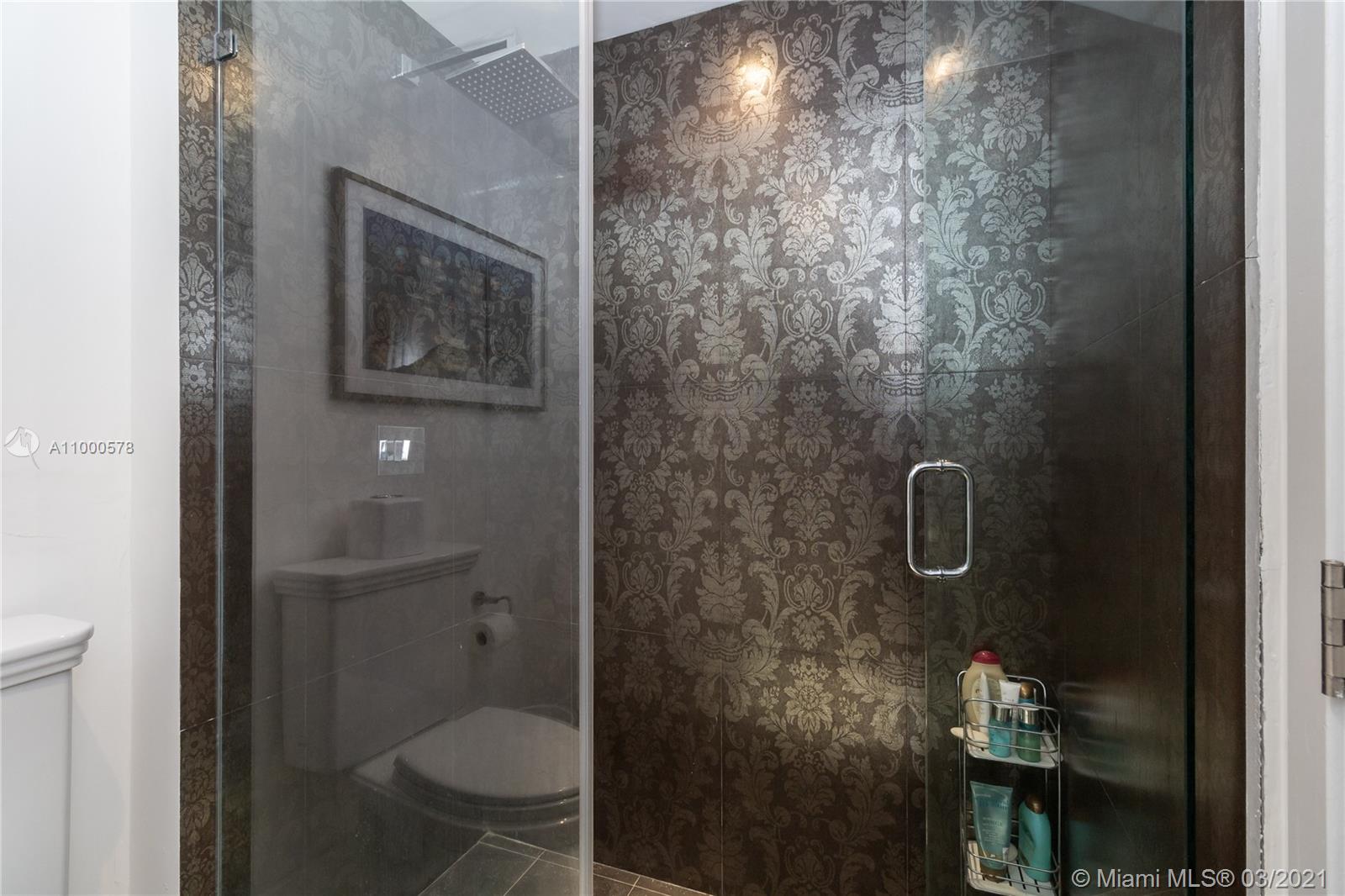 Mid Beach Miami Beach, FL 33139 - Photo 11 of 25