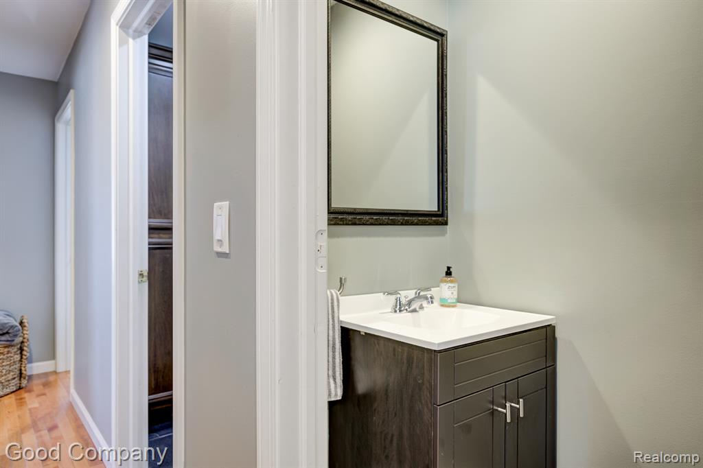 15925 West 14 Mile Road Franklin, MI 48025 - Photo 14 of 29