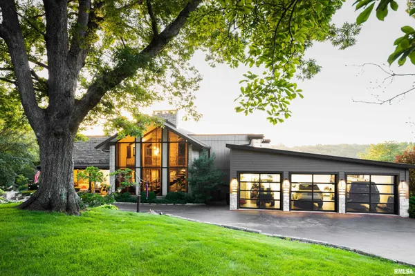 $995,000 | 15558 East Kenabeck Trail, Cuba, IL 61427
