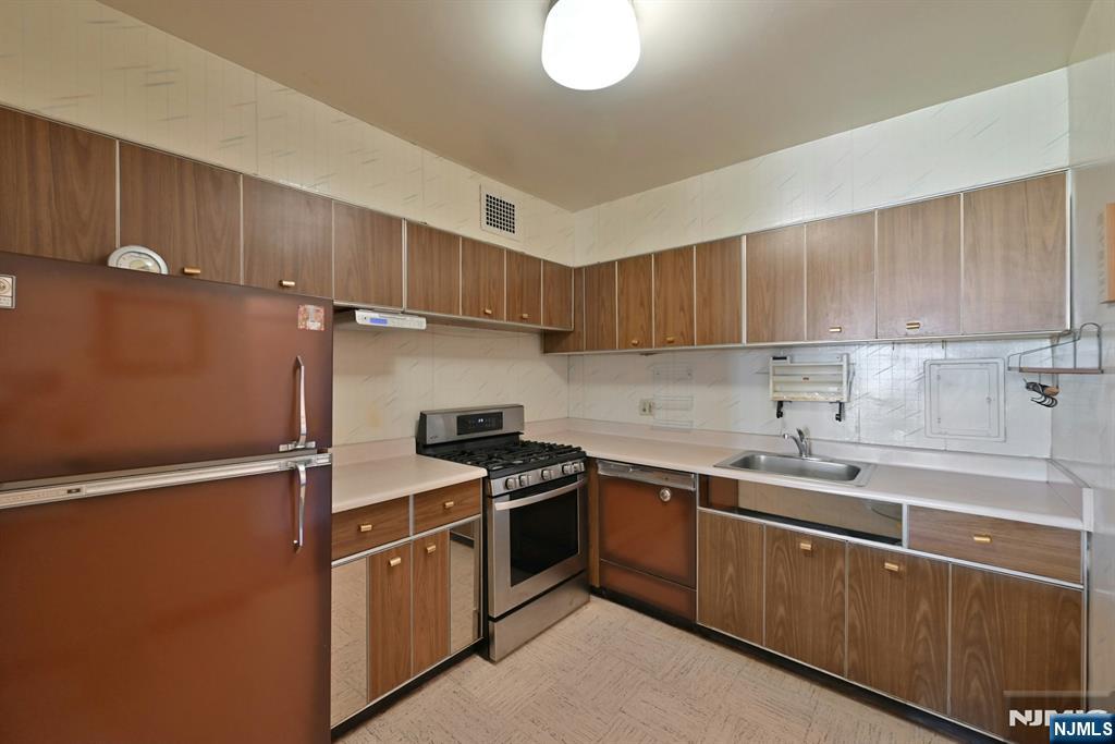 5 Horizon Road, Unit 807 Fort Lee, NJ 07024 - Photo 11 of 25