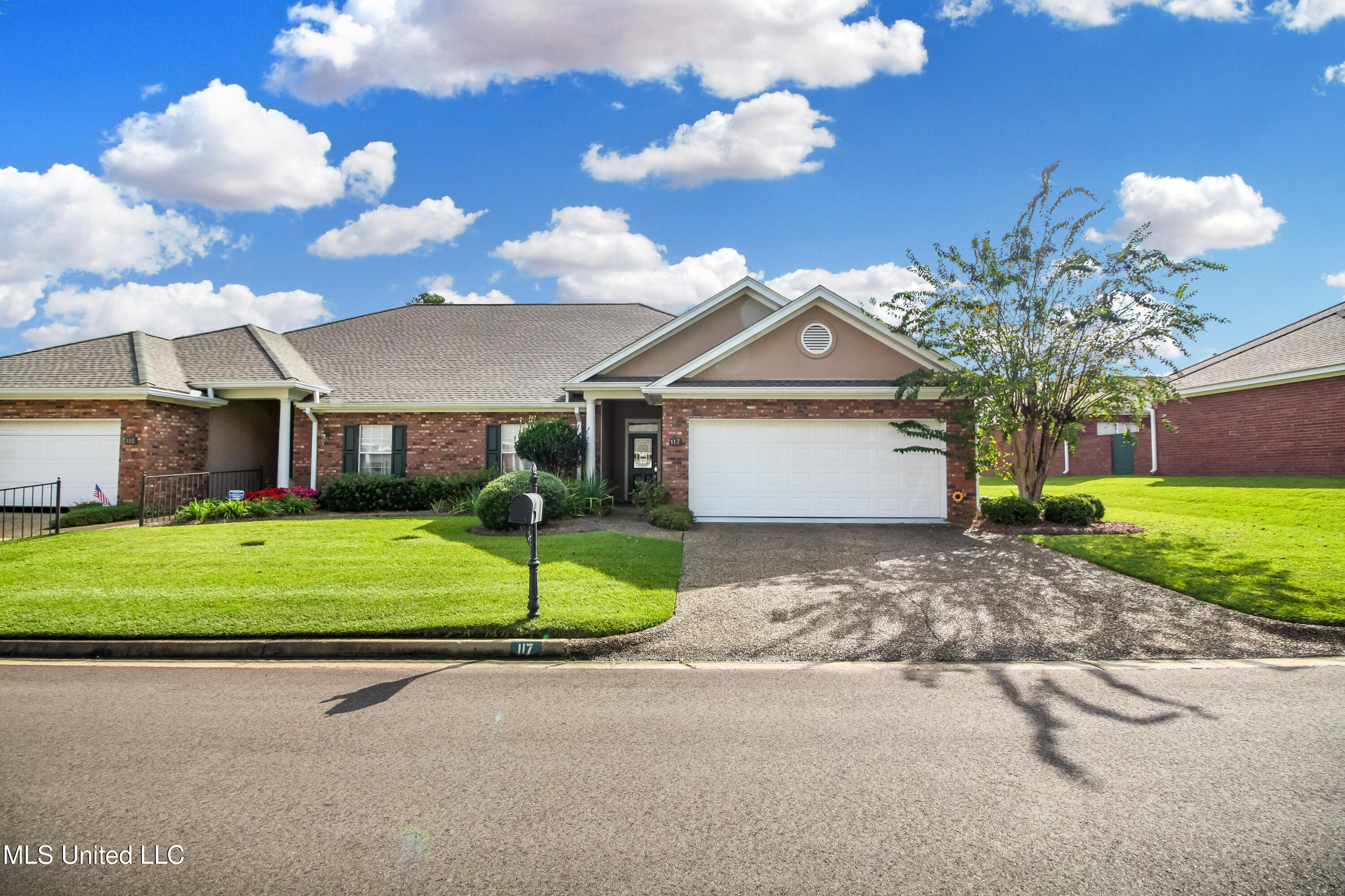 117 Springtree Drive Brandon, MS 39042 - Photo 2 of 32 IMG_8827