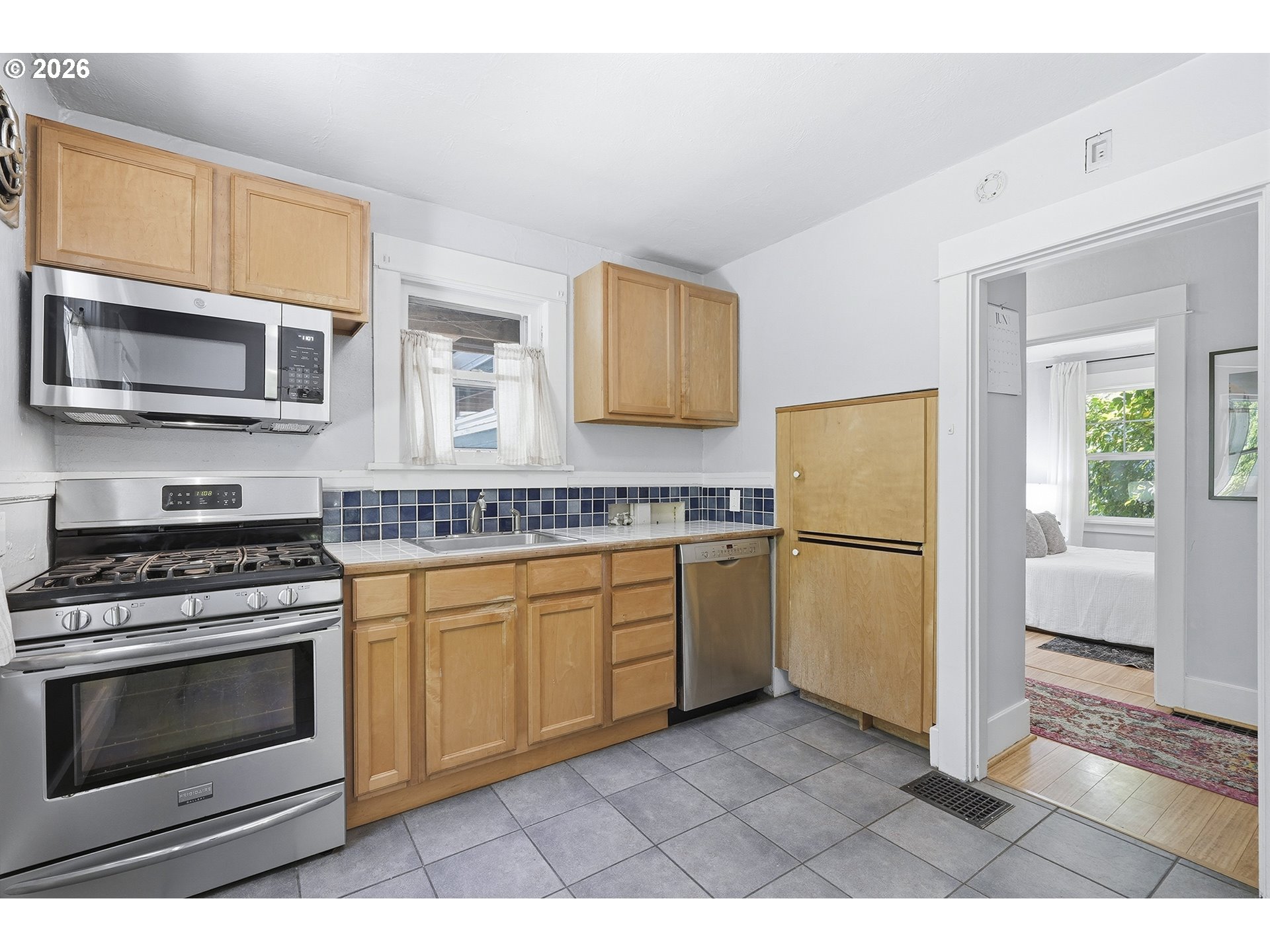 7464 Southwest 53rd Avenue Portland, OR 97219 - Photo 12 of 32