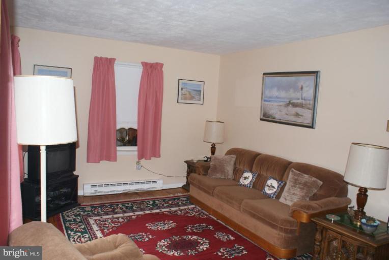 921 Round Top Road Chestertown, MD 21620 - Photo 2 of 5 Living Room