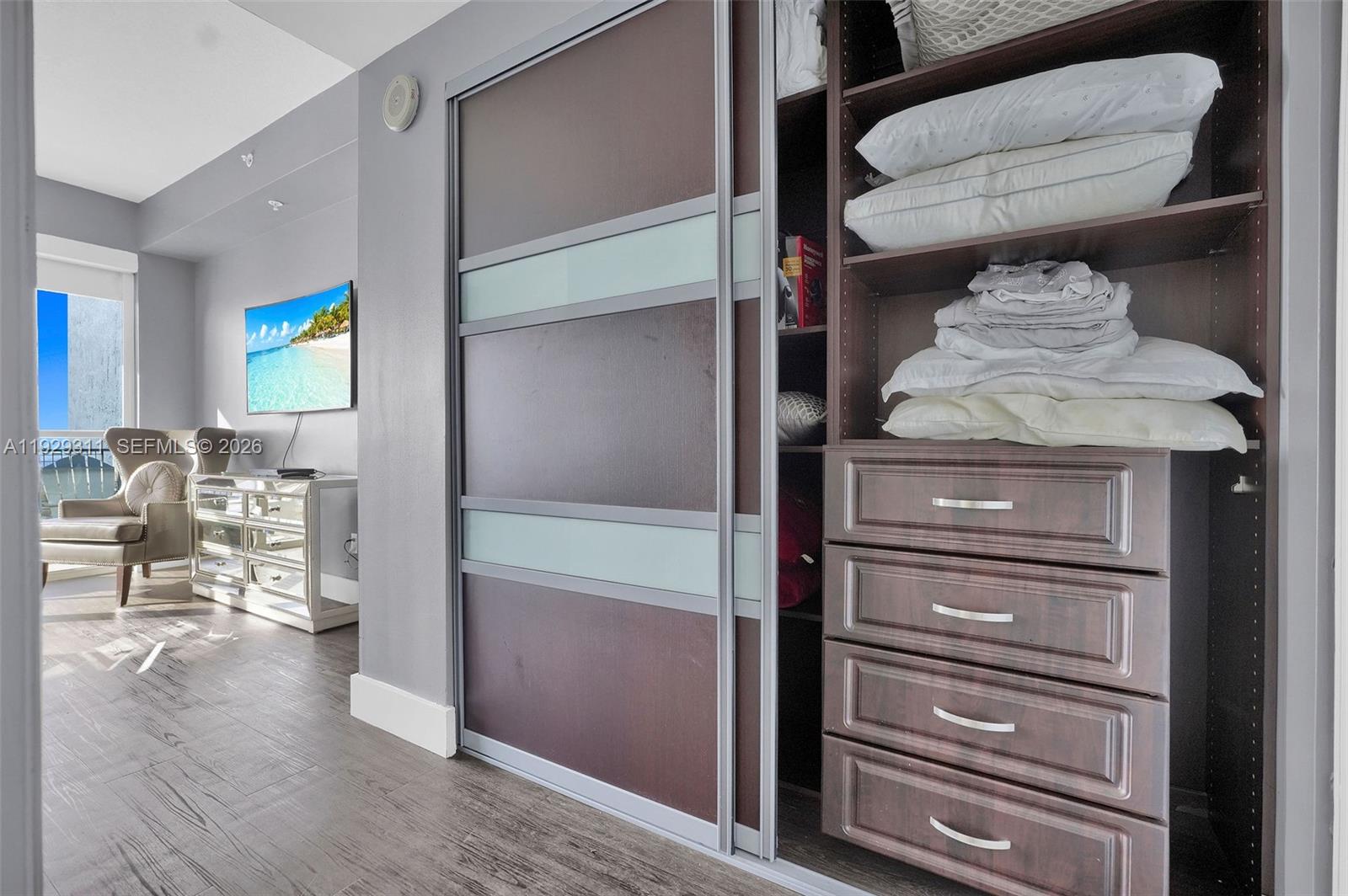 60 Southwest 13th Street, Unit 4607 Miami, FL 33130 - Photo 23 of 39 a view of hallway with livingroom