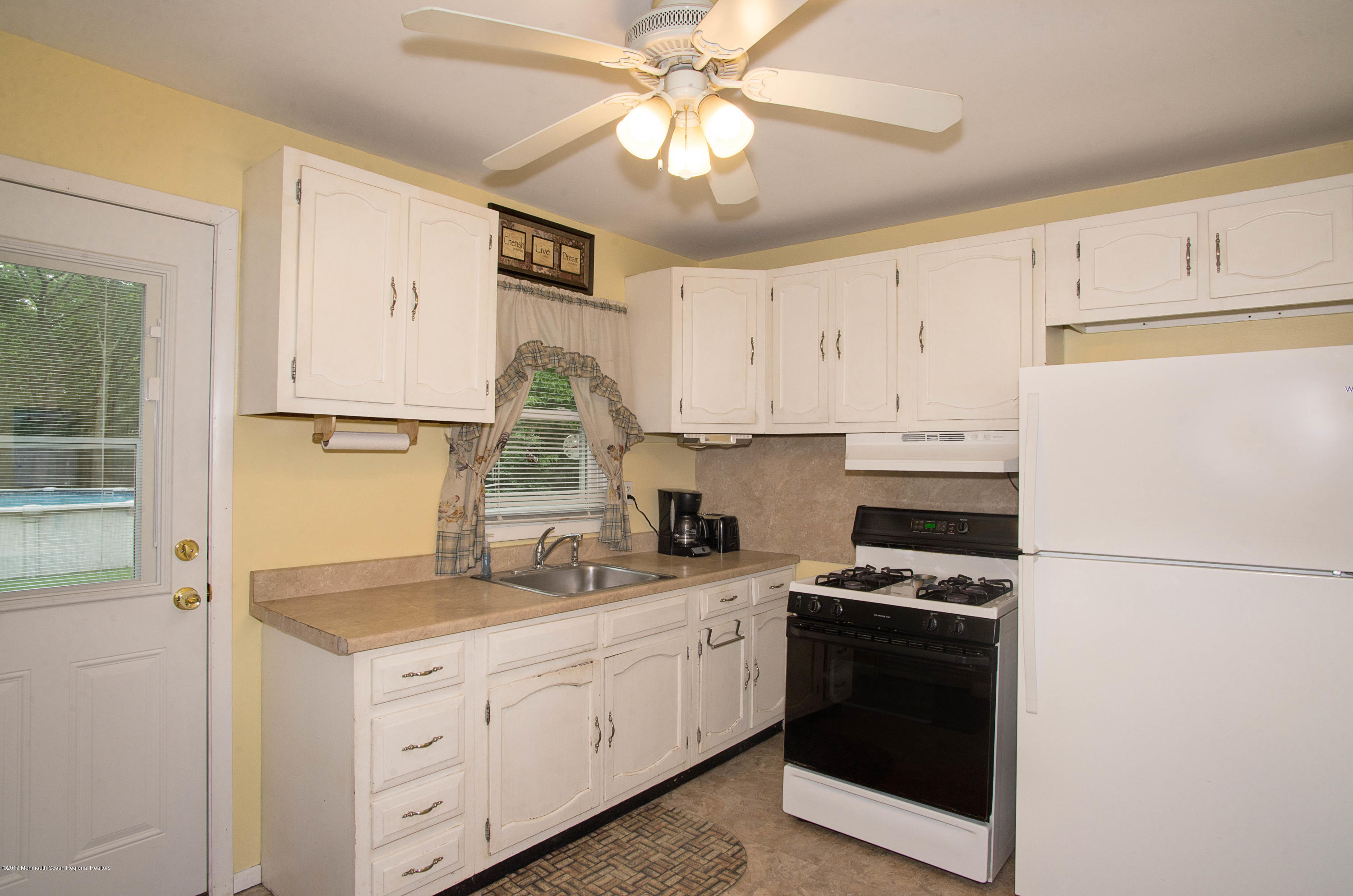 123 South New Prospect Road Jackson, NJ 08527 - Photo 4 of 18 _RMJ7501 kitchen