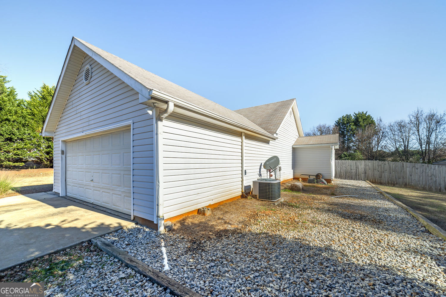 524 Leguin Mill Road Locust Grove, GA 30248 - Photo 3 of 44 a backyard of a house