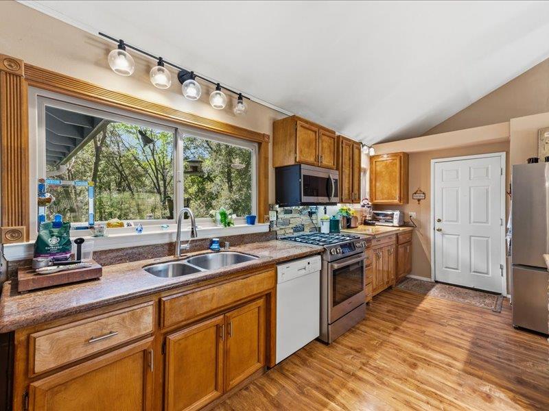 15444 Nancy Way Grass Valley, CA 95949 - Photo 14 of 52