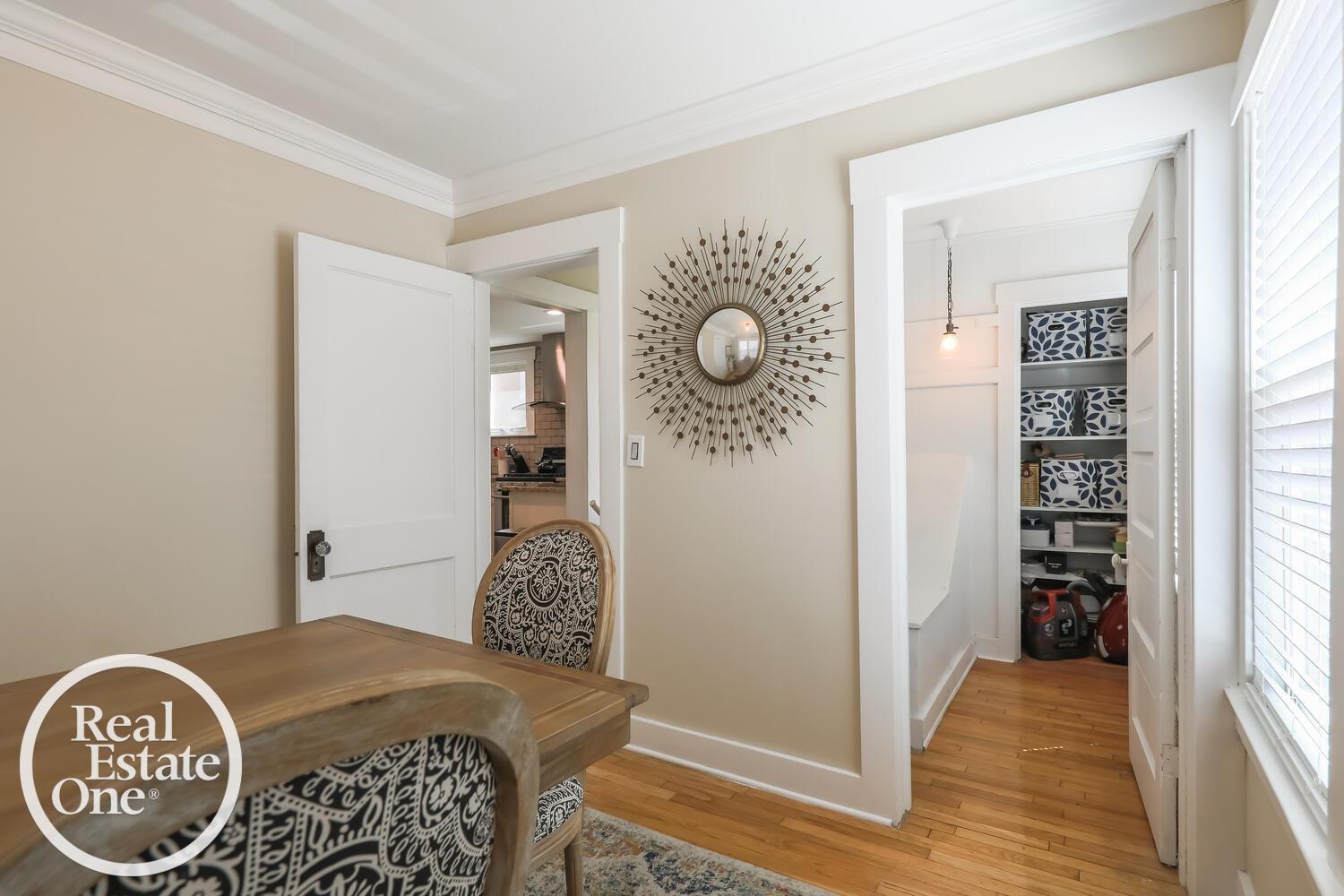 881 Nottingham Road Grosse Pointe, MI 48230 - Photo 12 of 25 50174598-78d40e12-fac2-48d4-a2db-29faa724e25e.JPG